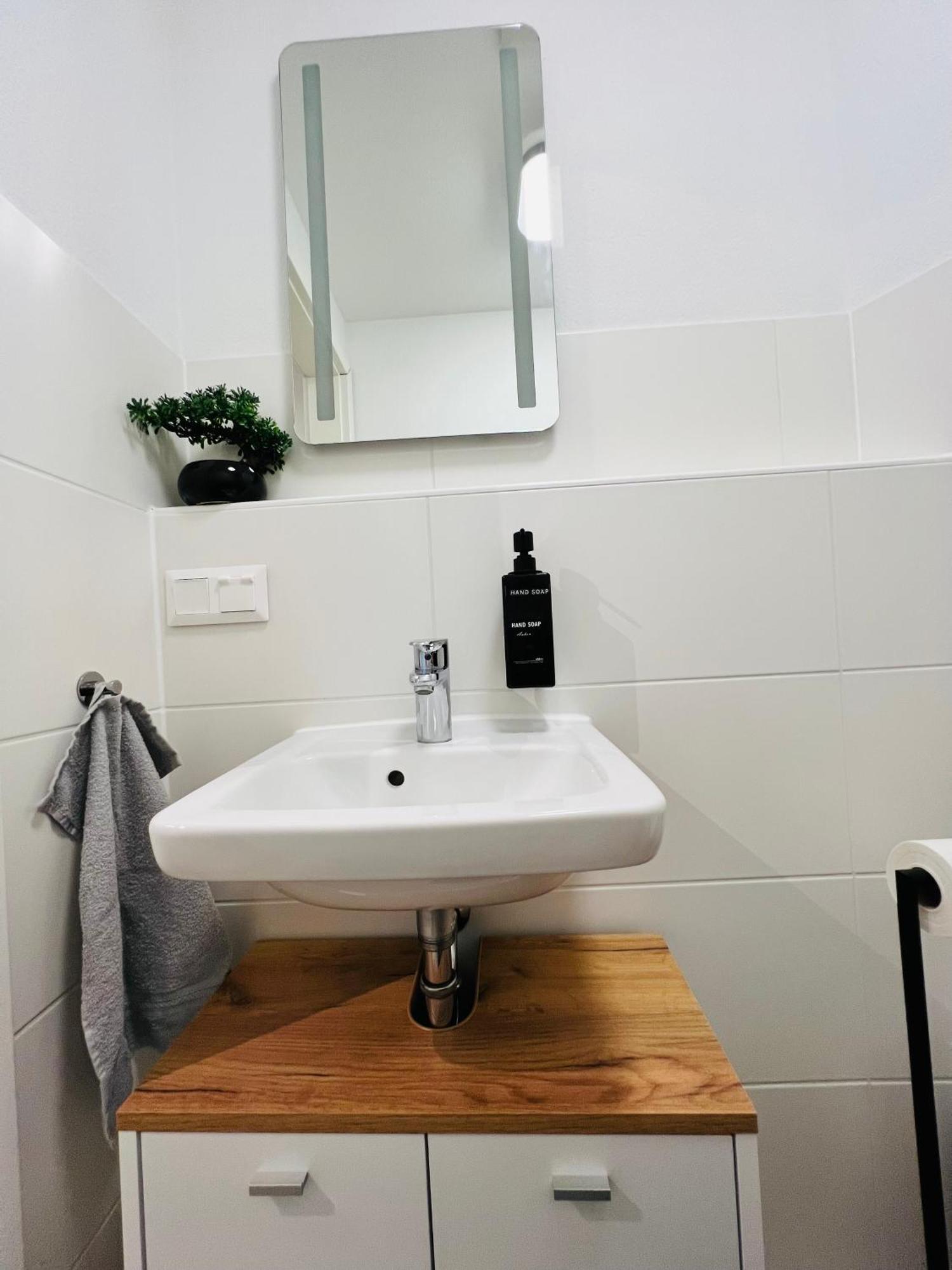 Moderne Wohnung Naehe Hbf-Lift-Tiefgarage-Contactless Check-In Hannover Eksteriør billede